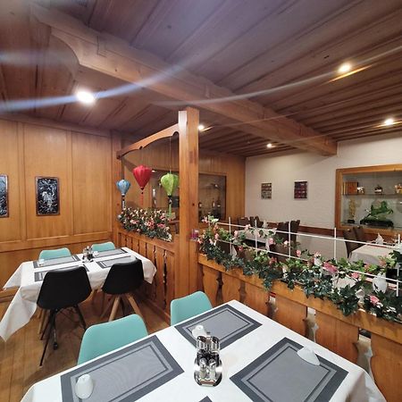 Dinh Residence Zweisimmen Exteriér fotografie